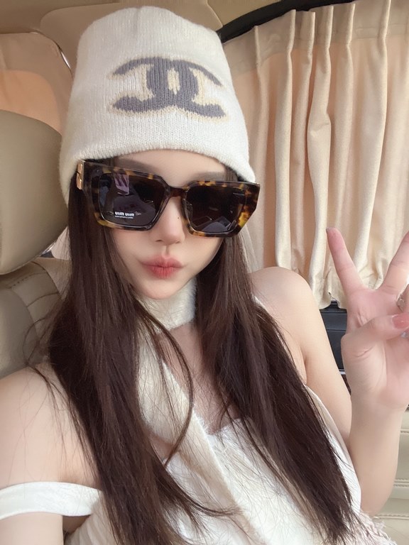 MIUMIU square sunglasses  Sweet and cool new geometric sense of fashionable sense of upBig face round face bb punch Shade sunscreen steady  SMU07WS SIEZE 52 mouth 19-135