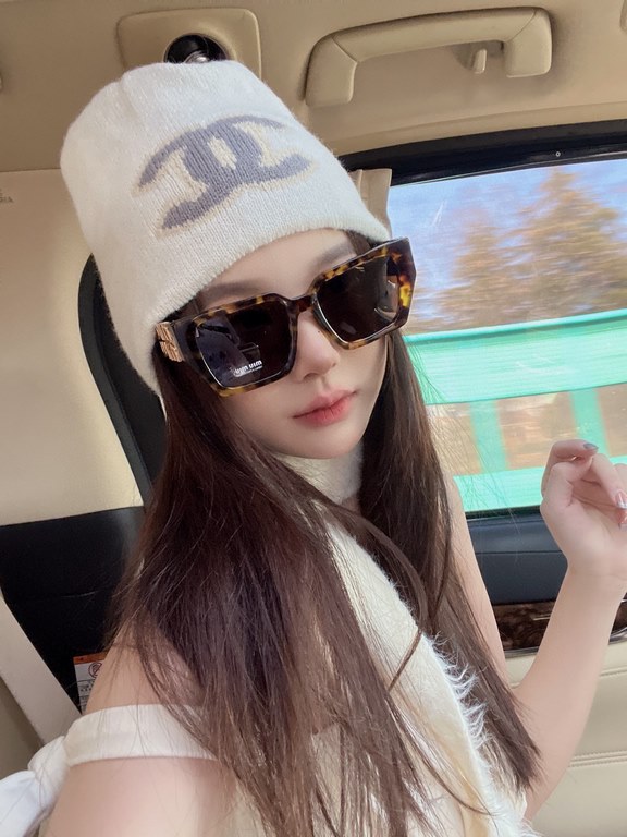 MIUMIU square sunglasses  Sweet and cool new geometric sense of fashionable sense of upBig face round face bb punch Shade sunscreen steady  SMU07WS SIEZE 52 mouth 19-135