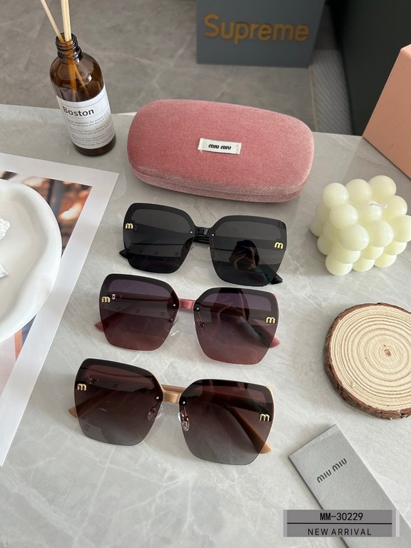 . [miu miu-miumiu] . [Polaroid Resin Polarized Lenses]  . . [Polaroid Resin Polarized Lenses] . [size 57-17-148,]. . [New sunglasses to reduce the burden of glare, blocking harmful rays of radiation,   travel and tourism