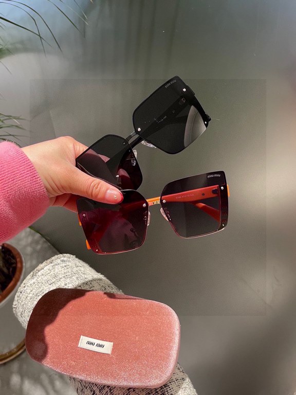 Pmiumiu [tr polarized series].2023 New Polarized Sunglasses Style Multi .The classic square frame design is not picky about face shape, and it is very elegant whether it is paired with a coat or a dress.Polarized Sunglas