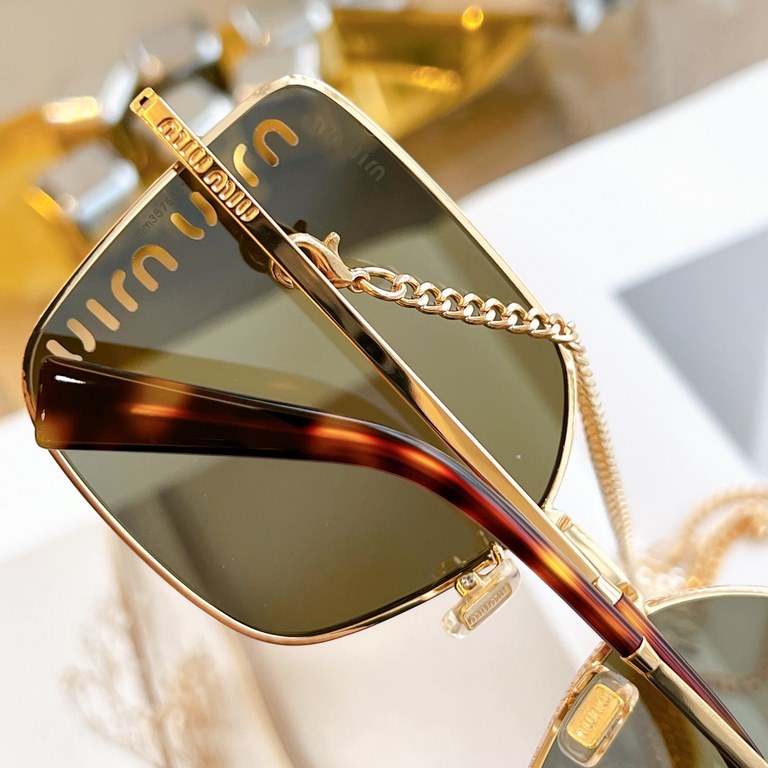 MIUMIU New Cutout Lens DesignsSMU51Y SIZE60-17-140Bezel logo around Detachable chain     Chain is sold separately.