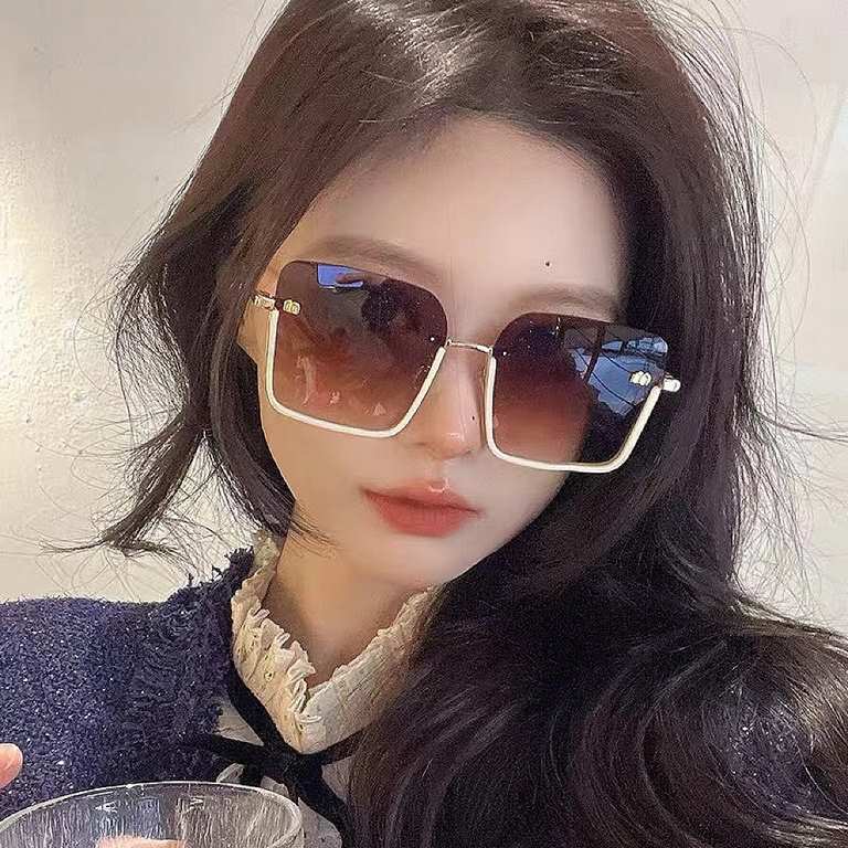 [miumiu polarized]   new   fashionable and elegant sunglasses for women Sunglasses   to create a calm frame, the classic version of the combination of the new creative   inadvertently radiate a superb and extraordinary l