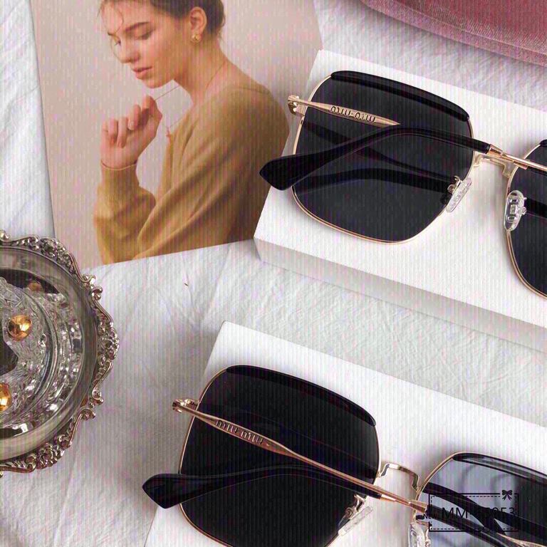 . [miu miu-miumiu] . [Polaroid Resin Polarized Lens] . [TR90 frames are lightweight and comfortable to wear]  . . [size 60-16-140,]. . [Original sealed packaging    2021 new sunglasses to reduce the burden of glare, bloc