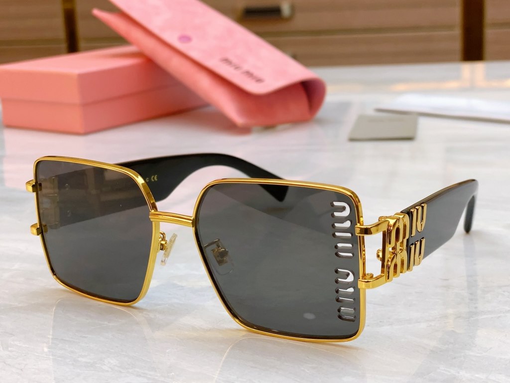 MIU M] MiuMiu new sunglasses.MODELSMU 81V,SIZE59 mouth 17-140