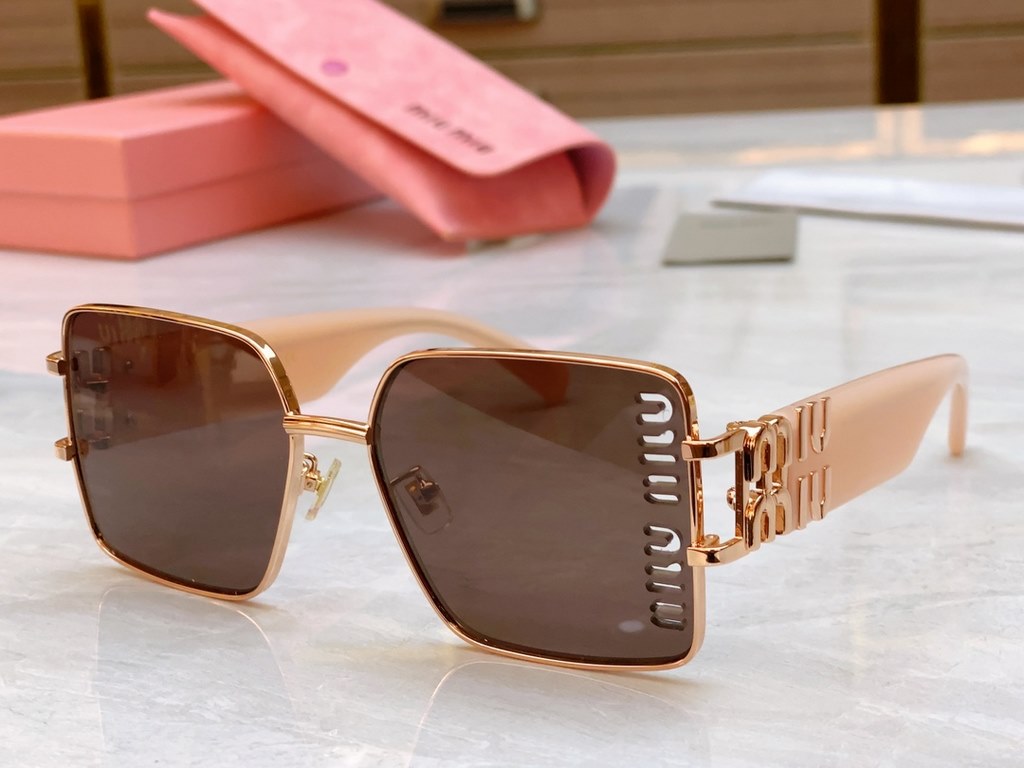 MIU M] MiuMiu new sunglasses.MODELSMU 81V,SIZE59 mouth 17-140