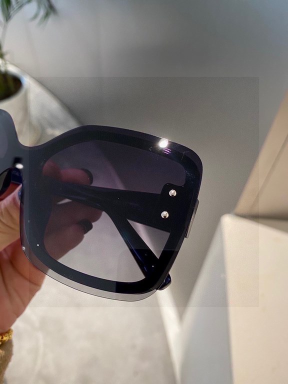 [miumiu polarized]  2022 new   fashionable and elegant sunglasses for women sunglasses   to create a calm frame, the classic version of the combination of the new creative   inadvertently radiate a superb and extraordina