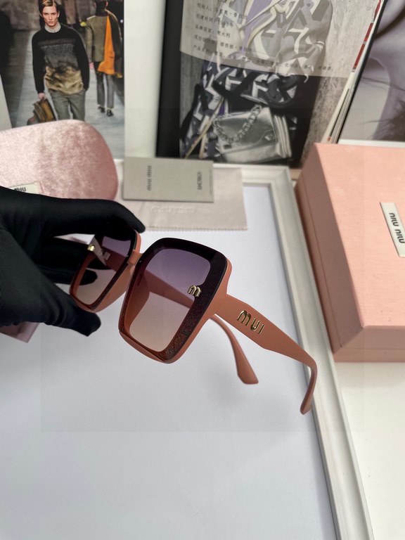 . NewBrand,   Miu Miu miumiu women's polarized sunglasses   TR frames   Imported Polaroid HD polarized lenses, metal logo inlaid temples, high-end customized design, wear a super model, travel and driving essentials. (No