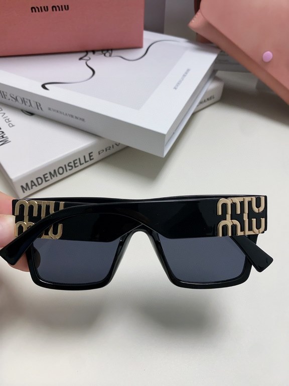 MIUMIU fallacy this year's strongest style women's large frame square frame modification face shape simple large face ladies sunglasses