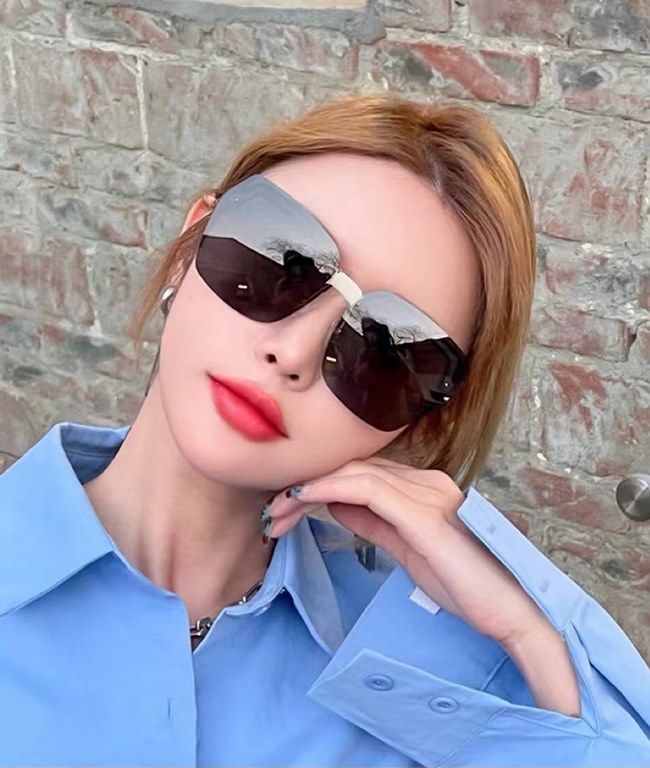 [miumiu polarized]  2022 new   fashionable and elegant sunglasses for women Sunglasses   to create a calm frame, the classic version of the combination of the new creative   inadvertently radiate a superb and extraordina