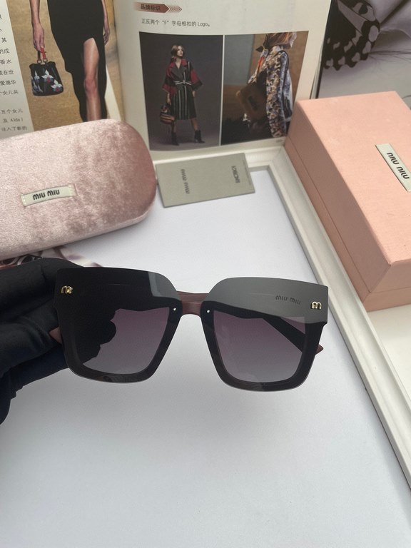 . Brand,   Miu Miu miumiu women with the same original single polarized sunglasses   TR90 slice frame   Imported Polaroid HD polarized lenses. Large frame fashion sunglasses  , high-end mirror leg design, the quality is 