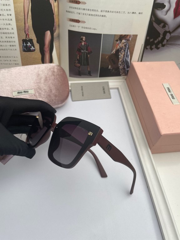 . Brand,   Miu Miu miumiu women with the same original single polarized sunglasses   TR90 slice frame   Imported Polaroid HD polarized lenses. Large frame fashion sunglasses  , high-end mirror leg design, the quality is 