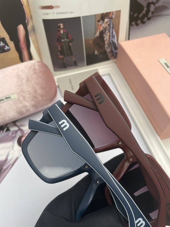 . Brand,   Miu Miu miumiu women with the same original single polarized sunglasses   TR90 slice frame   Imported Polaroid HD polarized lenses. Large frame fashion sunglasses  , high-end mirror leg design, the quality is 