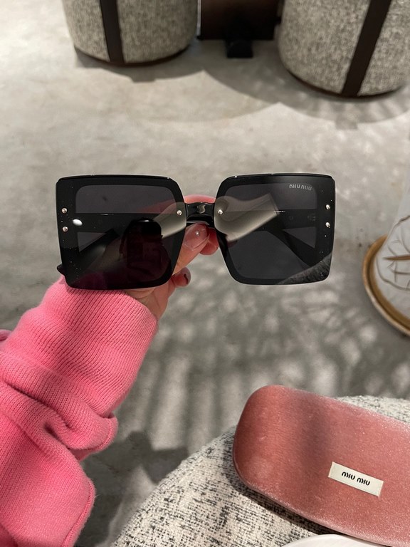 2023 latest models miumiu home women's polarized sunglasses     starry sky models   big brand model   celebrity style Directly recommended models