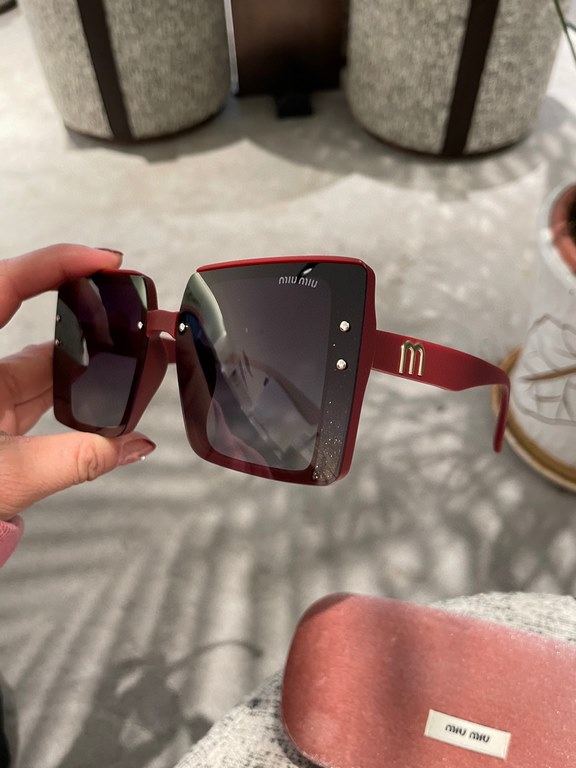 2023 latest models miumiu home women's polarized sunglasses     starry sky models   big brand model   celebrity style Directly recommended models