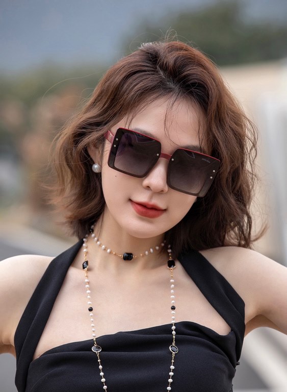 2023 latest models miumiu home women's polarized sunglasses     starry sky models   big brand model   celebrity style Directly recommended models