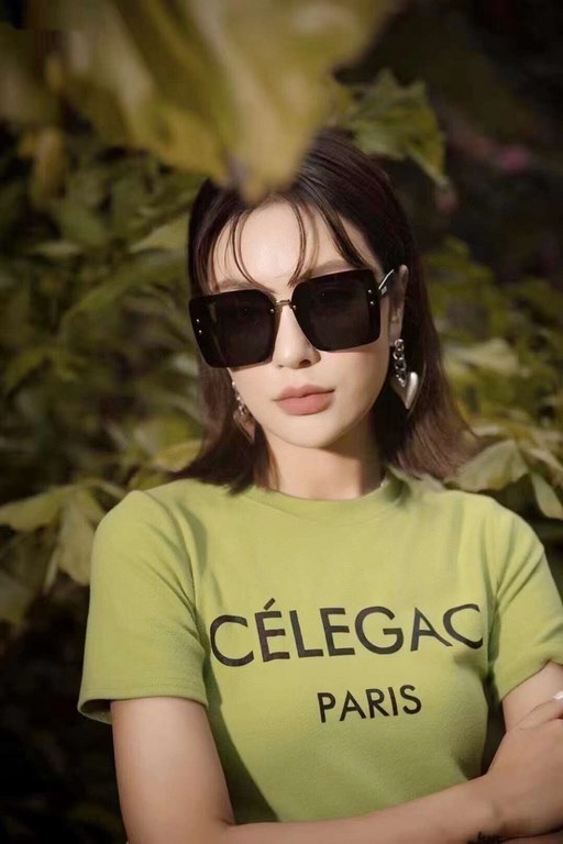 2022 NewBrand,  Miu Miu miumiu women with the same original single polarized sunglasses   TR90 sliced frames   Imported Polaroid HD polarized lenses. Large frame fashion sunglasses  , high-end mirror leg design, the qual