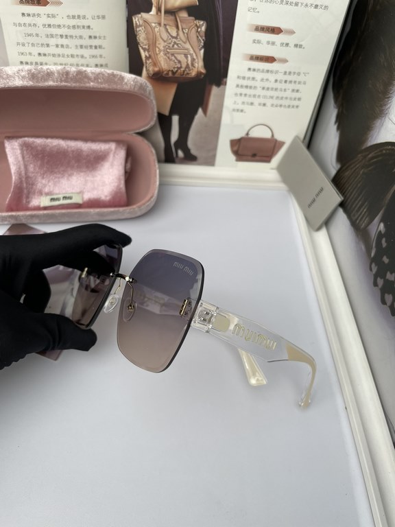 . New miu miu miumiu women's same original single polarized sunglasses   TR90 sliced frame   Imported Polaroid HD polarized lenses. Large frame fashion sunglasses  , high-end leg design, the quality is absolutely OK, the