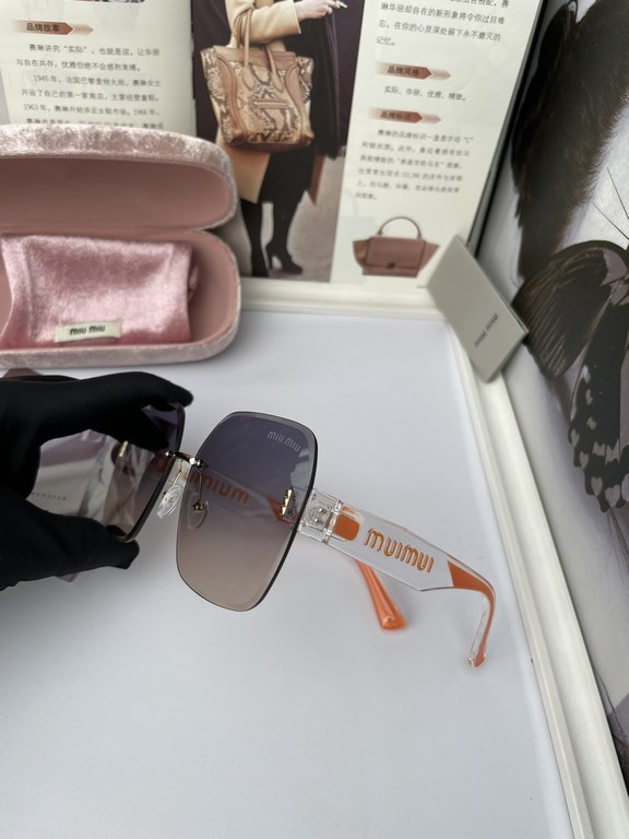 . New miu miu miumiu women's same original single polarized sunglasses   TR90 sliced frame   Imported Polaroid HD polarized lenses. Large frame fashion sunglasses  , high-end leg design, the quality is absolutely OK, the