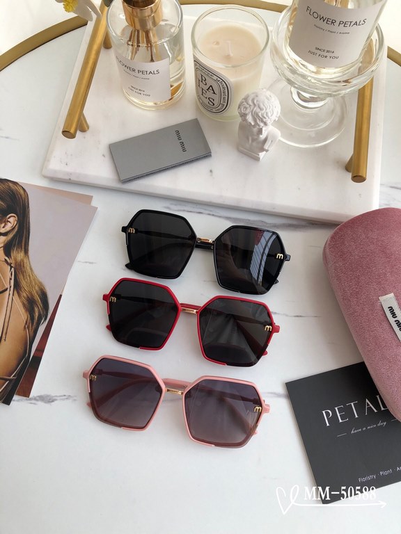 . [miu miu-miumiu] . [Polaroid Resin Polarized Lens] . [Polaroid Resin Lenses]  . . [size 55-19-138,]. . [ 2022 new sunglasses to reduce the burden of glare, blocking harmful rays of radiation,   travel and tourism with 