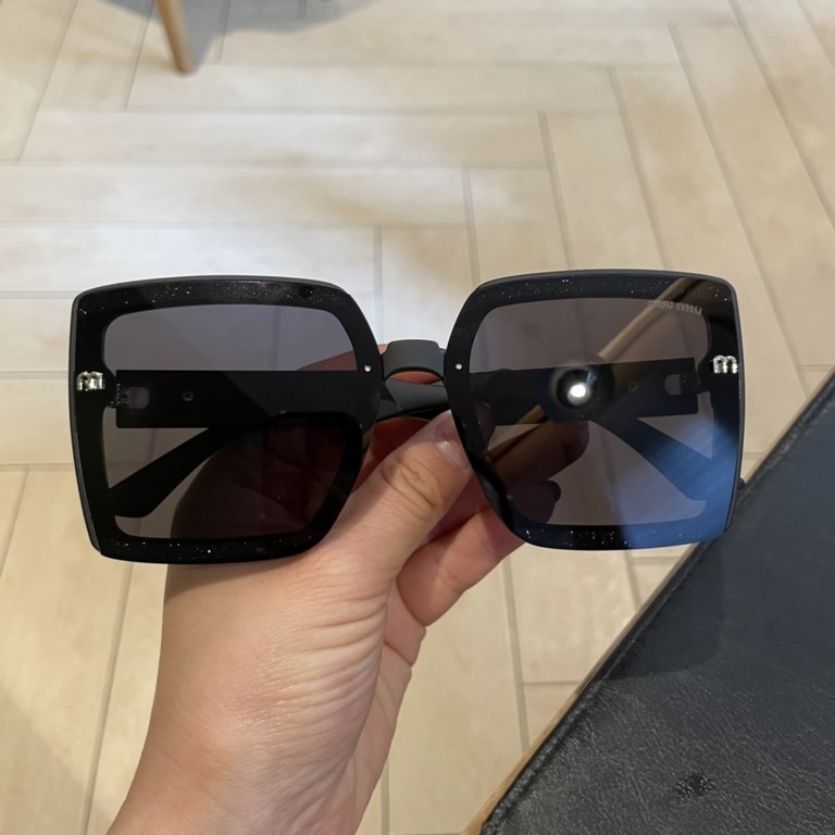 2023 latest models miumiu home women's polarized sunglasses     starry sky models   big brand model   celebrity style Directly recommended models