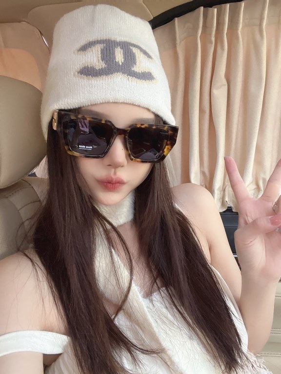 Qi color arrival ~ MIUMIU miu family square sunglasses  SMU07ws 52-19-135Sweet and cool new geometric sense of fashionable sense upBig face round face bb punch Shade sunscreen steady