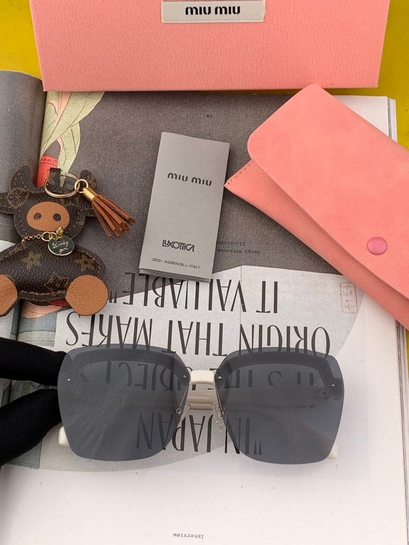 miumiu polarized]  2023 new   fashionable and elegant sunglasses for women Sunglasses   to create a calm frame, the classic version of the combination of the new creative   inadvertently radiate a superb and extraordinar