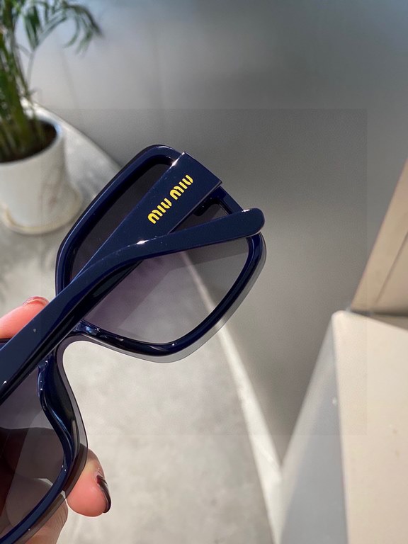 [miumiu polarized]  2022 new   fashionable and elegant sunglasses for women sunglasses   to create a calm frame, the classic version of the combination of the new creative   inadvertently radiate a superb and extraordina