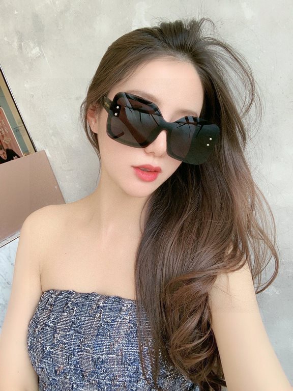 [miumiu polarized]  2022 new   fashionable and elegant sunglasses for women sunglasses   to create a calm frame, the classic version of the combination of the new creative   inadvertently radiate a superb and extraordina