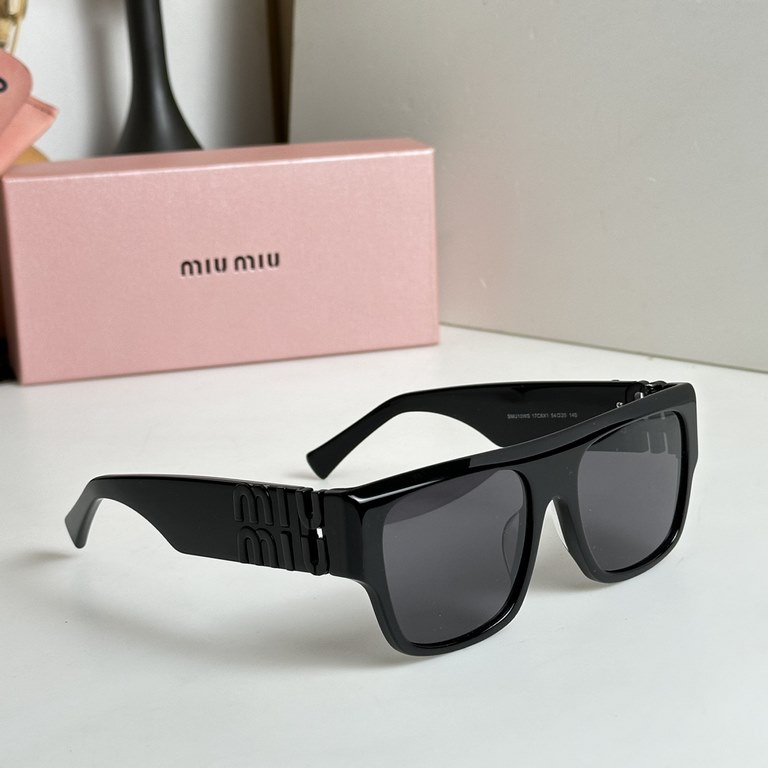 flush color arrives    MIU MIUMODELSMU10WSIZE55port19-135