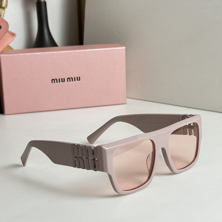 flush color arrives    MIU MIUMODELSMU10WSIZE55port19-135