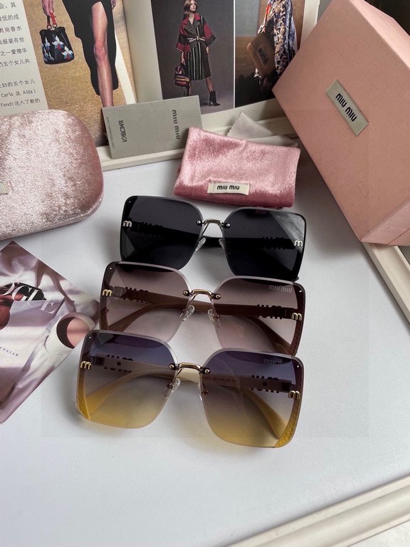 . New Brand,   Miu Miu miumiu women's rimless sunglasses   TR frames   Imported Polaroid HD polarized lenses, metal logo inlaid temples, high-end customized design, wearing a super model, a must-have for travel and drivi