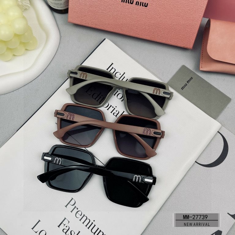 . [Italian fallacy-miumiu] . [Polaroid Resin Polarized Lenses]  . . [TR90 frames are lightweight and comfortable to wear]  . . [size 63-16-147, ] . [  new  sunglasses to reduce the burden of glare, blocking harmful light