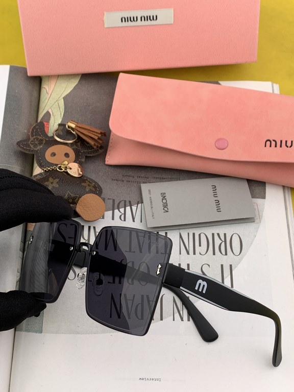 MIUMIU  Miu Miu    2022 spring new models   shiny new models bright debut     sunglasses tide fine personality design simple fashion counter quality worth having absolutely tide explosion Enhance the personal taste of th