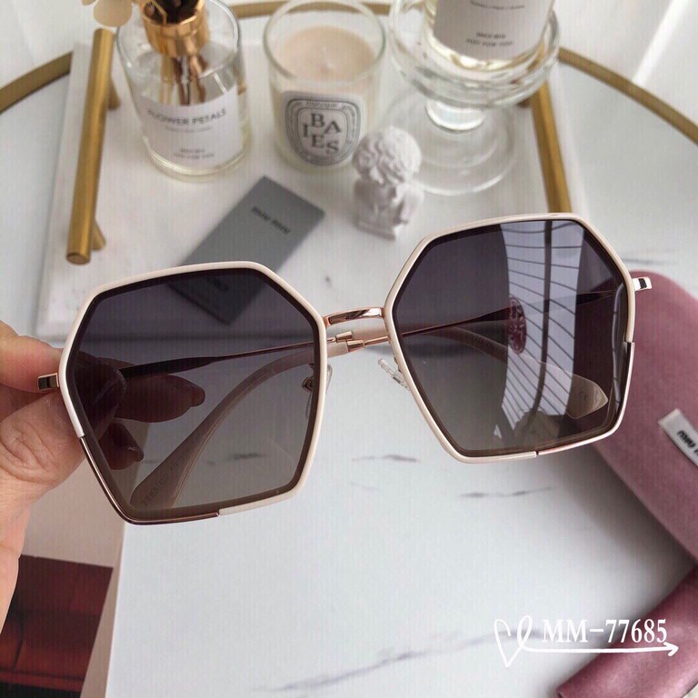 . [miu miu-miumiu] . [Polaroid Resin Polarized Lenses] . [TR90 frames are lightweight and comfortable to wear]  . . [size 59-16-140,]. . [Original sealed packaging    2022 new sunglasses to reduce the burden of glare, bl