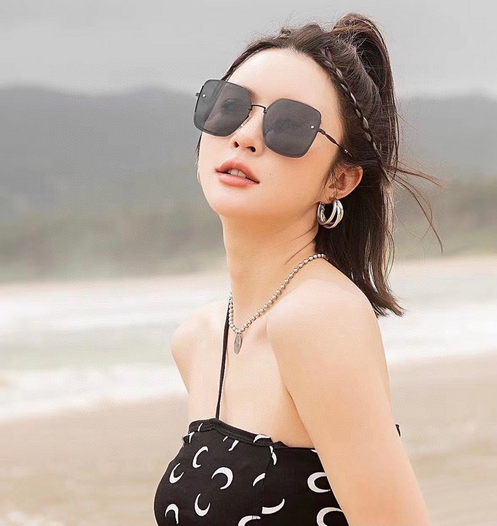 MIUMIU   2023 Fashion Trend Luxury Decorative Sunglasses Nylon Polarized HD Sunglasses Star Poster Models Ultra-high complexity craftsmanship Stereoscopic texture full of    Seriously look at the details ha   Spot  Model