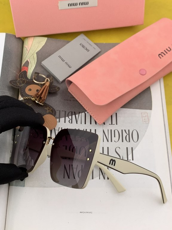 MIUMIU  Miu Miu    2022 spring new models   shiny new models bright debut     sunglasses tide fine personality design simple fashion counter quality worth having absolutely tide explosion Enhance the personal taste of th