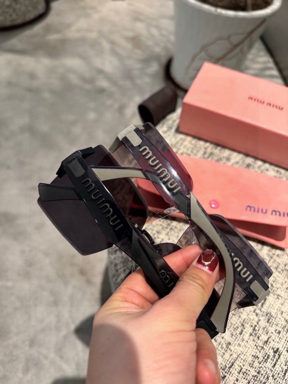 Pmiumiu [tr polarized series].2024 New Polarized Sunglasses Style Multi .The classic square frame design is not picky about face shape, and it is very elegant whether it is paired with a coat or a dress.Polarized Sunglas