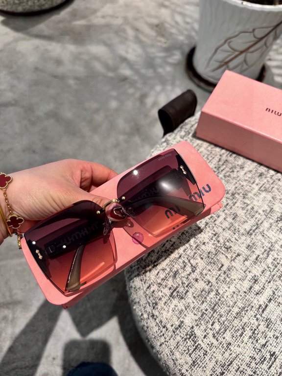 Pmiumiu [tr polarized series].2024 New Polarized Sunglasses Style Multi .The classic square frame design is not picky about face shape, and it is very elegant whether it is paired with a coat or a dress.Polarized Sunglas