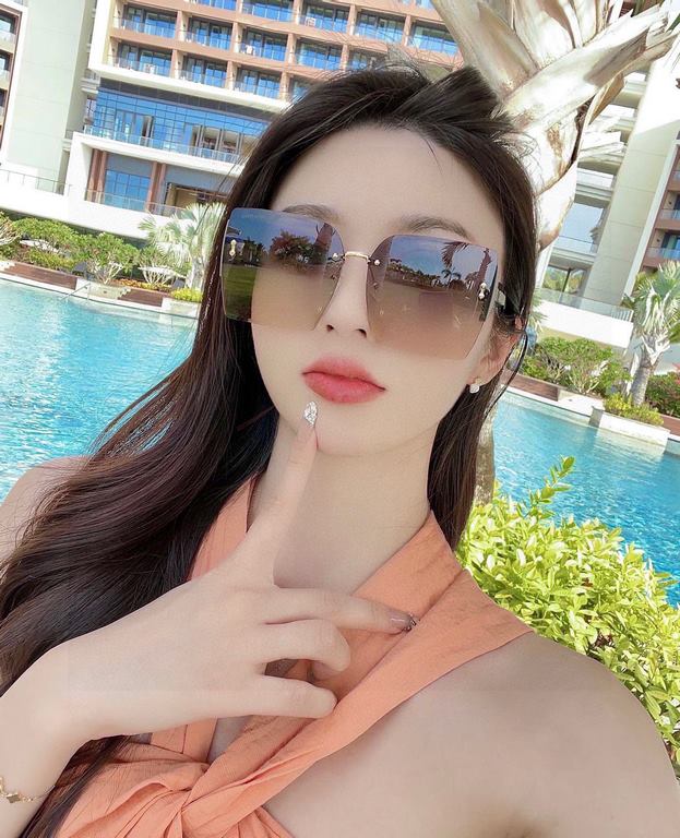 Pmiumiu [tr polarized series].2024 New Polarized Sunglasses Style Multi .The classic square frame design is not picky about face shape, and it is very elegant whether it is paired with a coat or a dress.Polarized Sunglas