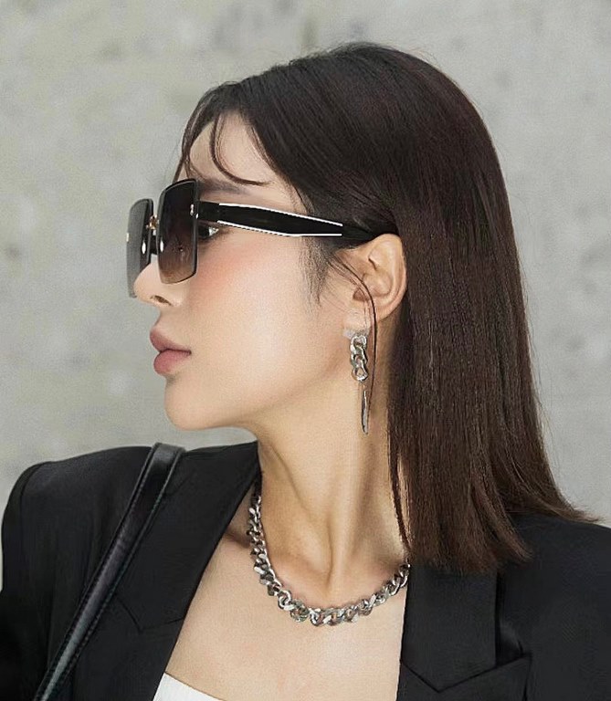 MIUMIU  Miu Miu    2022 spring new models   shiny new models bright debut     sunglasses tide fine personality design simple fashion counter quality worth having absolutely tide explosion Enhance the personal taste of th