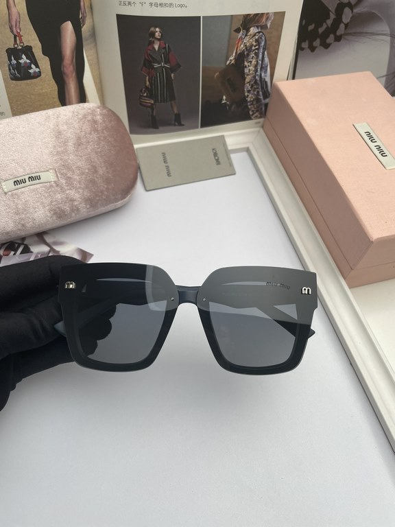 . Brand,   Miu Miu miumiu women with the same original single polarized sunglasses   TR90 slice frame   Imported Polaroid HD polarized lenses. Large frame fashion sunglasses  , high-end mirror leg design, the quality is 