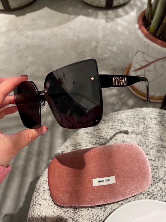 Pmiumiu [tr polarized series].2023 New Polarized Sunglasses Style Multi .The classic square frame design is not picky about face shape, and it is very elegant whether it is paired with a coat or a dress.Polarized Sunglas