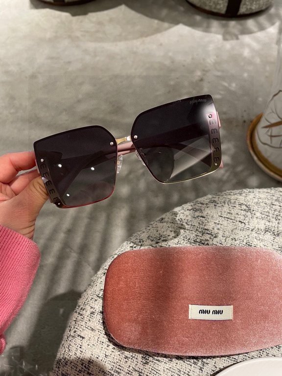 Pmiumiu [tr polarized series].2023 New Polarized Sunglasses Style Multi .The classic square frame design is not picky about face shape, and it is very elegant whether it is paired with a coat or a dress.Polarized Sunglas