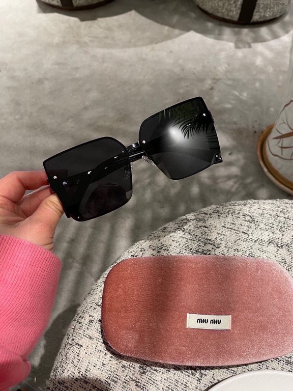 Pmiumiu [tr polarized series].2023 New Polarized Sunglasses Style Multi .The classic square frame design is not picky about face shape, and it is very elegant whether it is paired with a coat or a dress.Polarized Sunglas