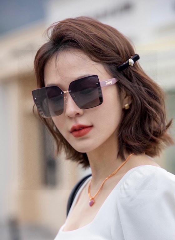 Pmiumiu [tr polarized series].2023 New Polarized Sunglasses Style Multi .The classic square frame design is not picky about face shape, and it is very elegant whether it is paired with a coat or a dress.Polarized Sunglas