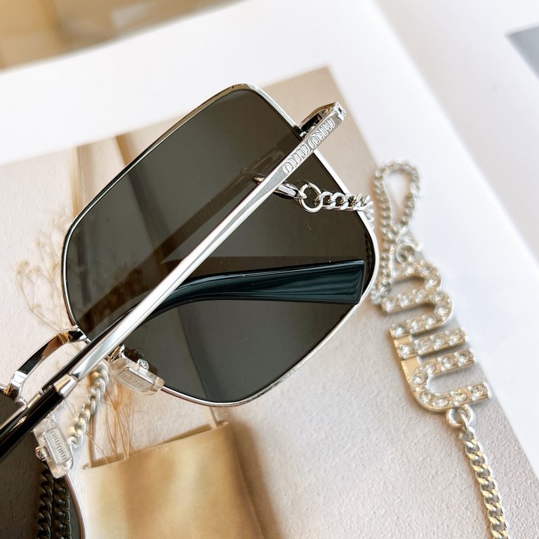 MIUMIU New Cutout Lens DesignsSMU51Y SIZE60-17-140Bezel logo around Detachable chain    chain separately