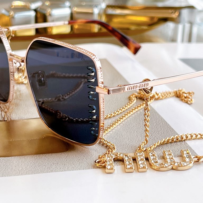 MIUMIU New Cutout Lens DesignsSMU51Y SIZE60-17-140Bezel logo around Detachable chain     Chain is sold separately.