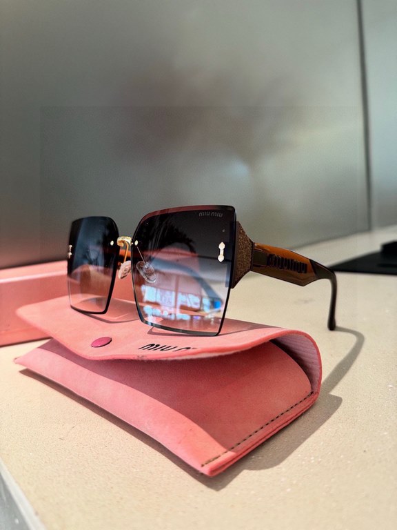 Pmiumiu [tr polarized series].2024 New Polarized Sunglasses Style Multi .The classic square frame design is not picky about face shape, and it is very elegant whether it is paired with a coat or a dress.Polarized Sunglas