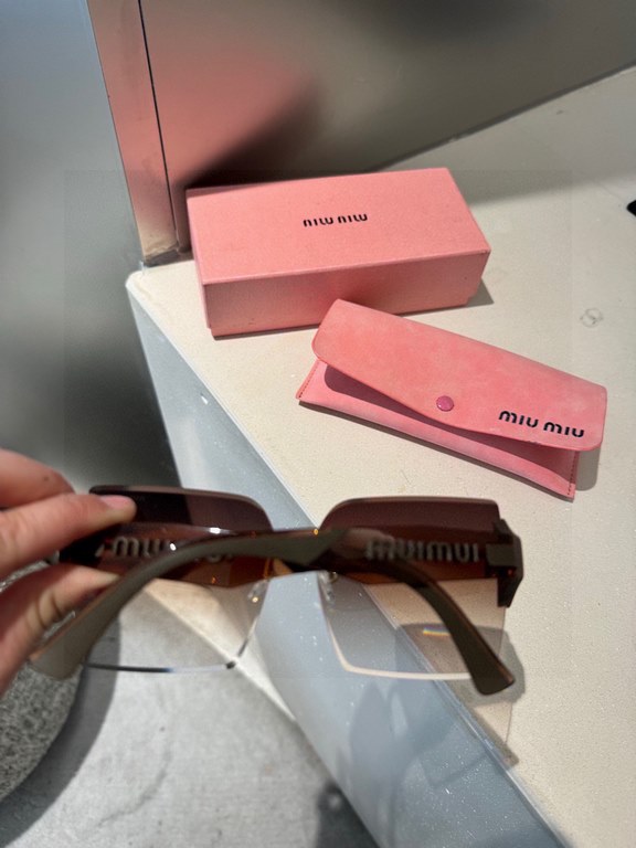 Pmiumiu [tr polarized series].2024 New Polarized Sunglasses Style Multi .The classic square frame design is not picky about face shape, and it is very elegant whether it is paired with a coat or a dress.Polarized Sunglas