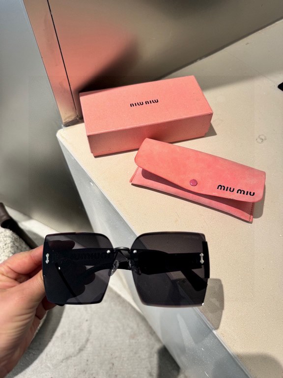 Pmiumiu [tr polarized series].2024 New Polarized Sunglasses Style Multi .The classic square frame design is not picky about face shape, and it is very elegant whether it is paired with a coat or a dress.Polarized Sunglas